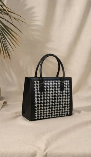 AYELA CHARM TOTE BLACK AND WHITE