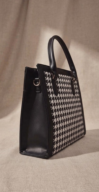 AYELA CHARM TOTE BLACK AND WHITE